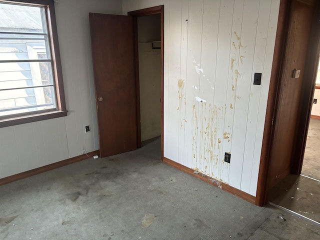 unfurnished bedroom featuring carpet flooring and a closet