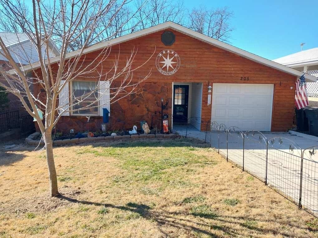 view of front of house with a garage and a front yard