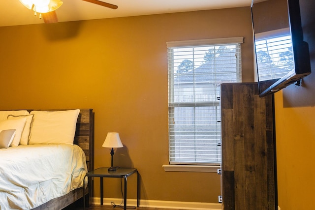 bedroom with ceiling fan