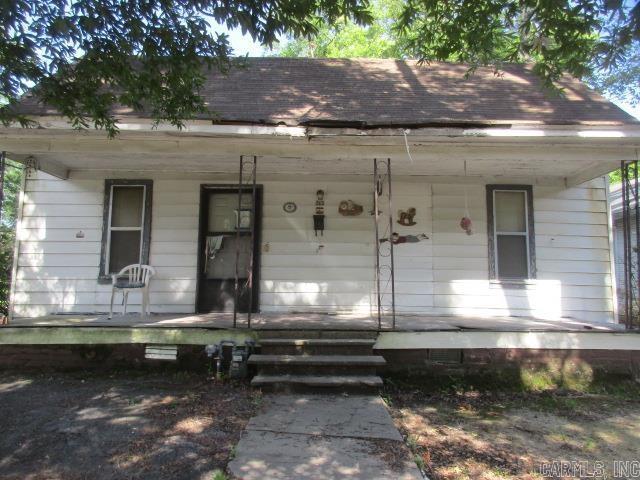 view of front of house featuring a porch