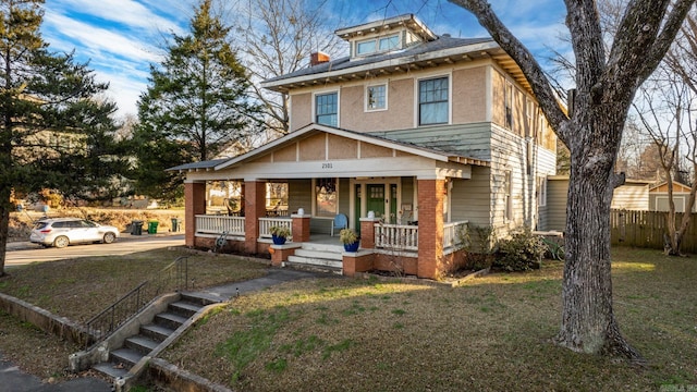 view of front of property featuring a porch and a front lawn