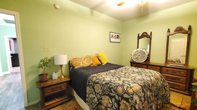 bedroom with ceiling fan