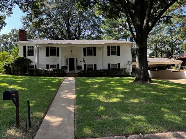 bi-level home featuring a front yard