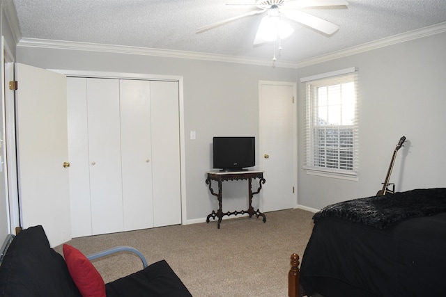 carpeted bedroom with crown molding, a textured ceiling, a closet, and ceiling fan