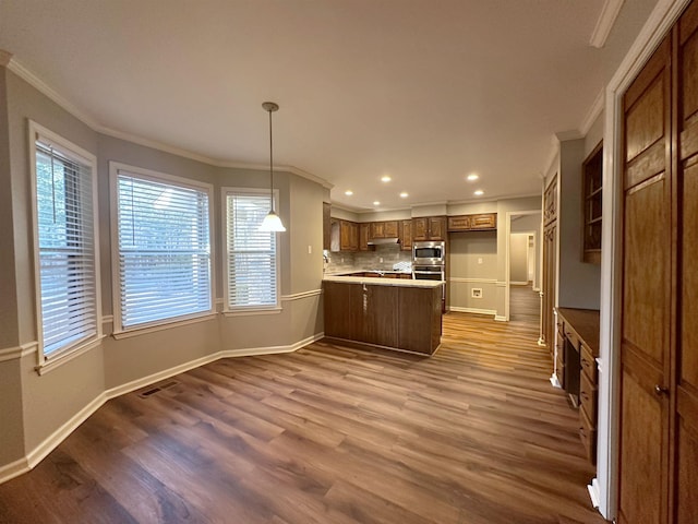 kitchen with backsplash, crown molding, light hardwood / wood-style flooring, and kitchen peninsula