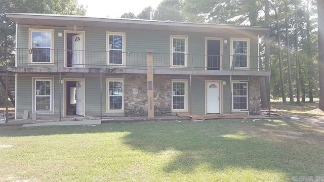 view of front of home with a front yard