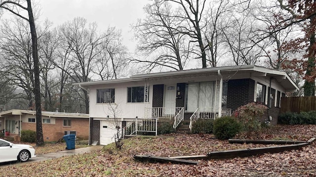 view of front facade with a garage