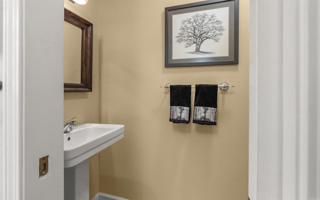 bathroom featuring sink