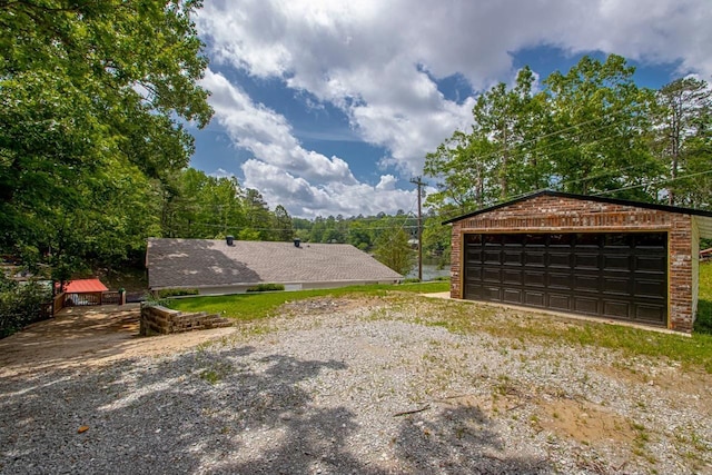 view of yard with an outdoor structure