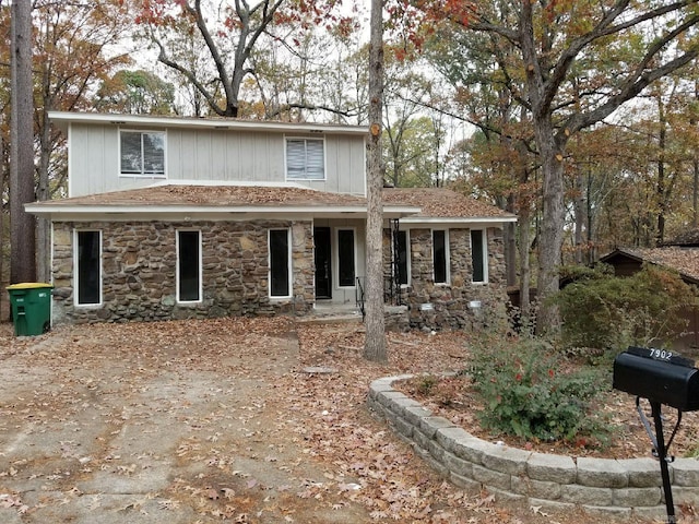 view of front property