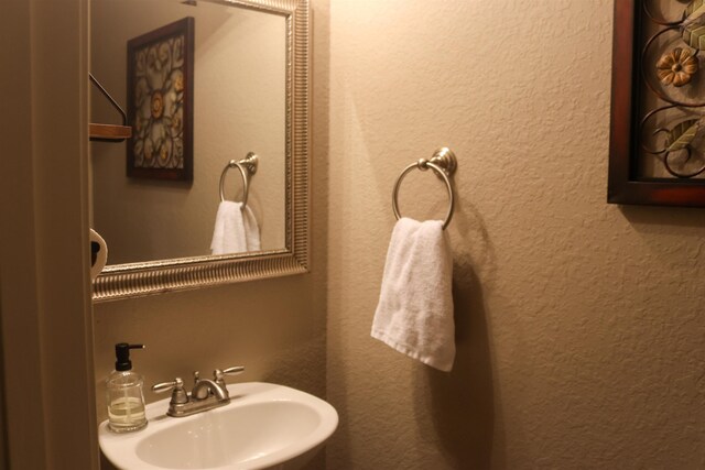 bathroom featuring sink