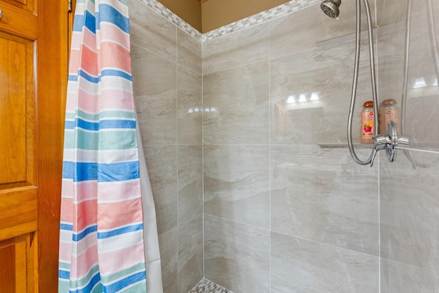 bathroom featuring curtained shower