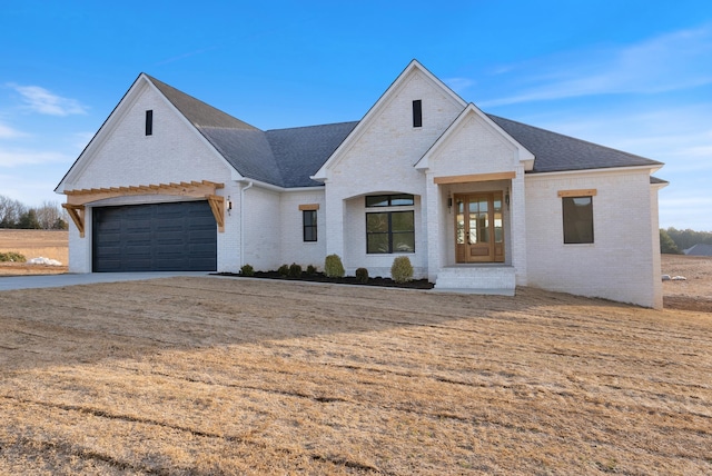 view of front facade featuring a garage