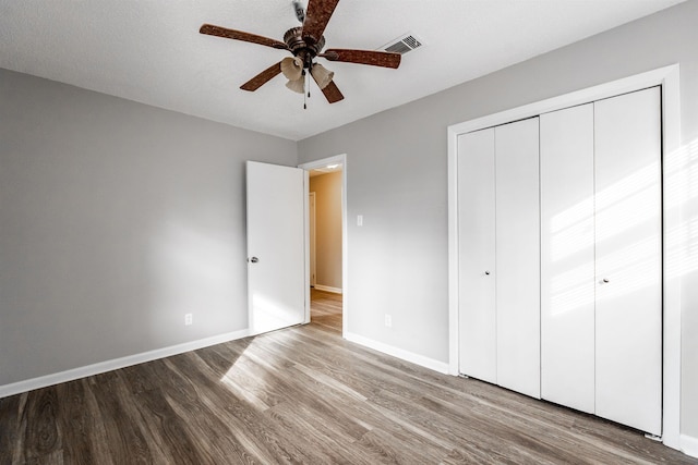 unfurnished bedroom featuring light hardwood / wood-style flooring, a closet, and ceiling fan