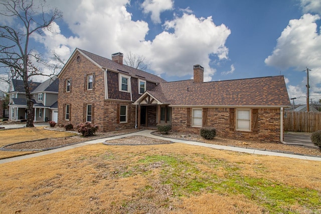 view of front facade with a front yard