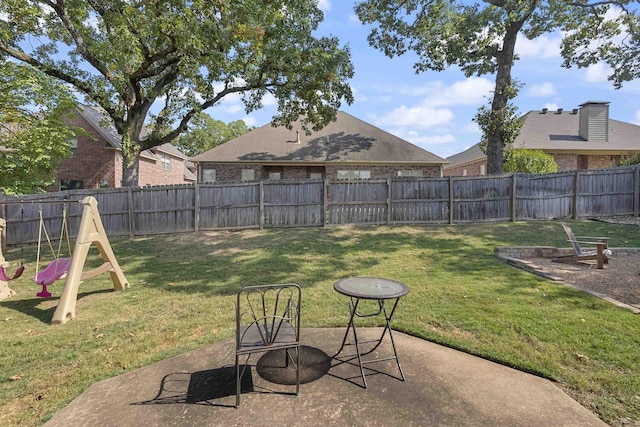 view of yard featuring a patio