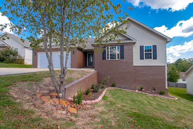 view of front facade featuring a garage and a front yard