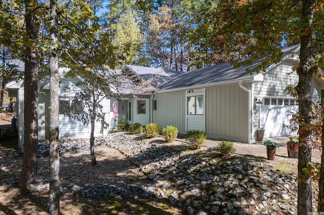 view of front of home featuring a garage