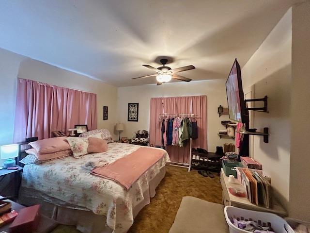 bedroom with ceiling fan