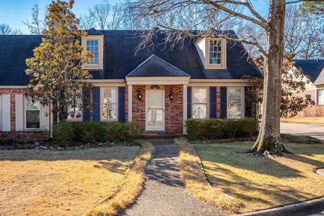 view of front of property with a front yard