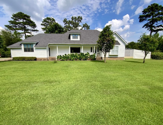 view of front facade featuring covered porch and a front yard