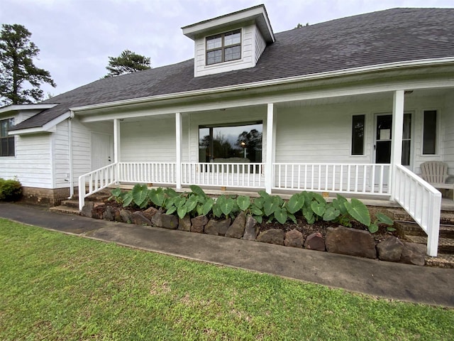 view of front of house featuring a porch and a front yard