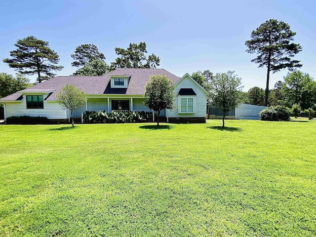 view of front of home featuring a front lawn