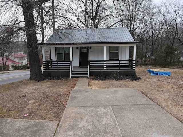 view of front of home with covered porch