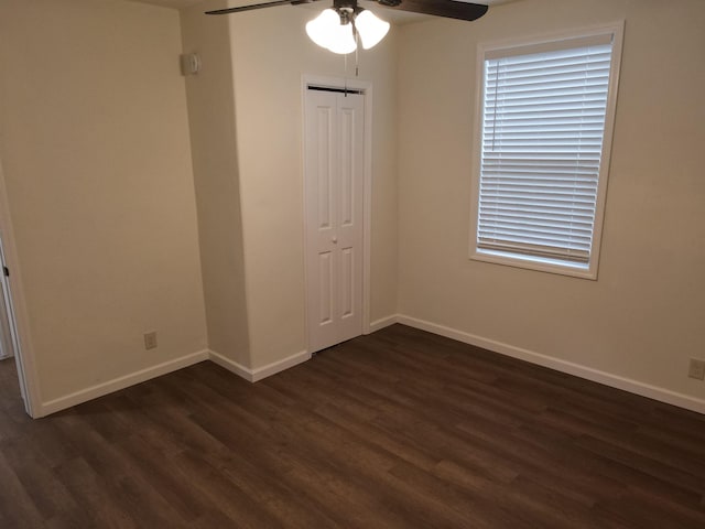 unfurnished room with dark wood-type flooring and ceiling fan