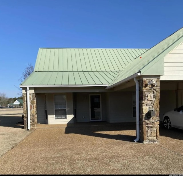 view of front of property