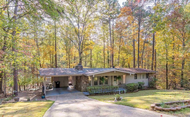 single story home featuring a carport, a front yard, and covered porch