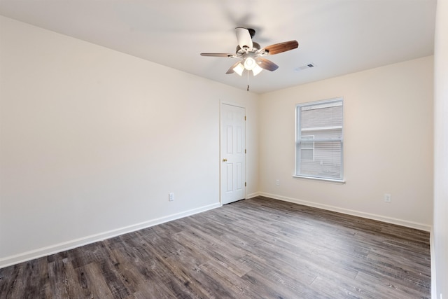 unfurnished room with dark wood-type flooring and ceiling fan