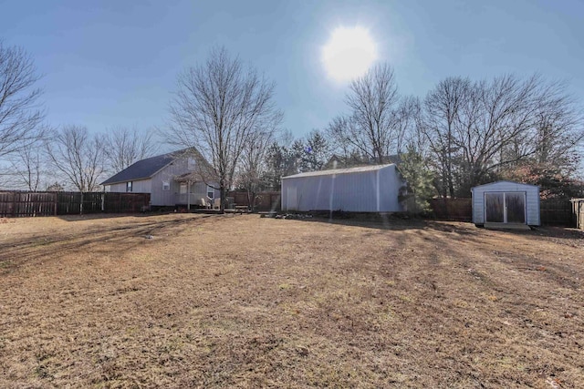 view of yard with a storage shed