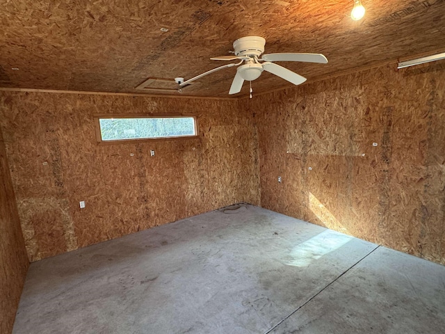 empty room with ceiling fan