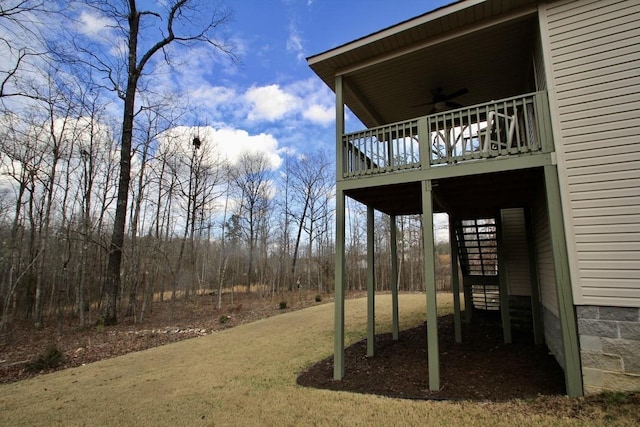 view of yard featuring ceiling fan