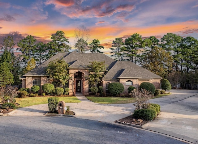 view of front of property with a lawn