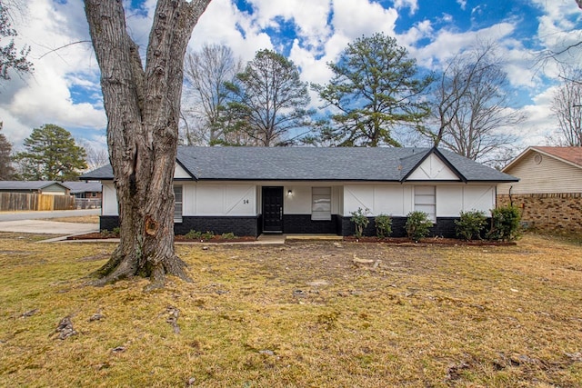 ranch-style home featuring a front yard