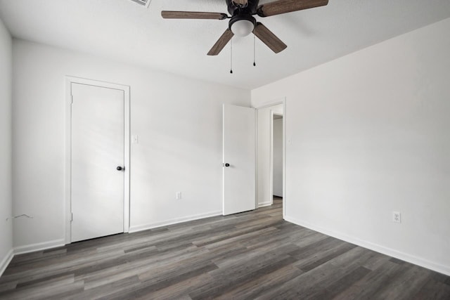 empty room featuring dark hardwood / wood-style floors and ceiling fan