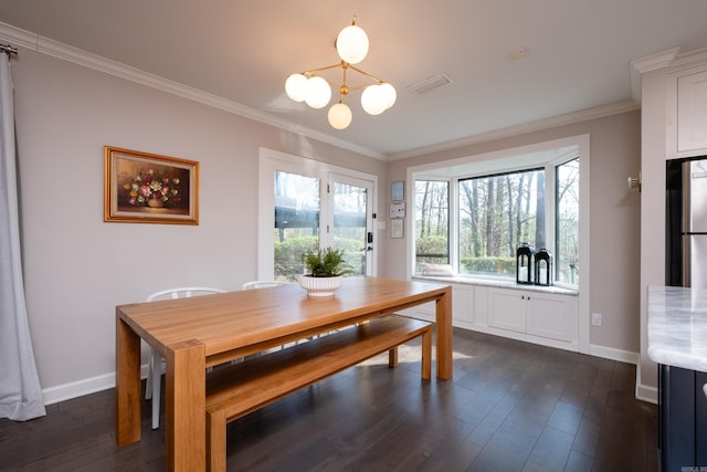 dining space featuring crown molding, dark hardwood / wood-style floors, and a chandelier