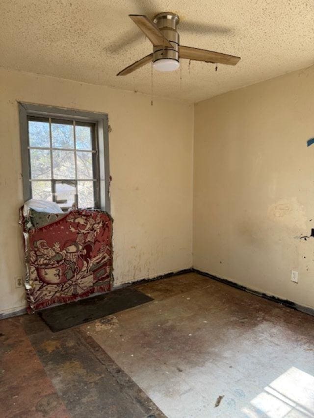 spare room with ceiling fan and a textured ceiling