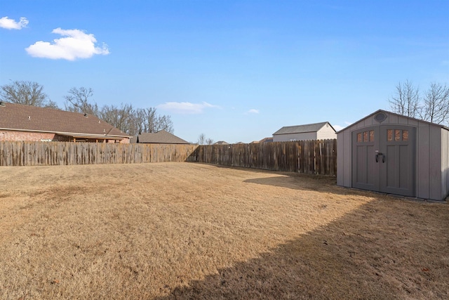 view of yard with a shed