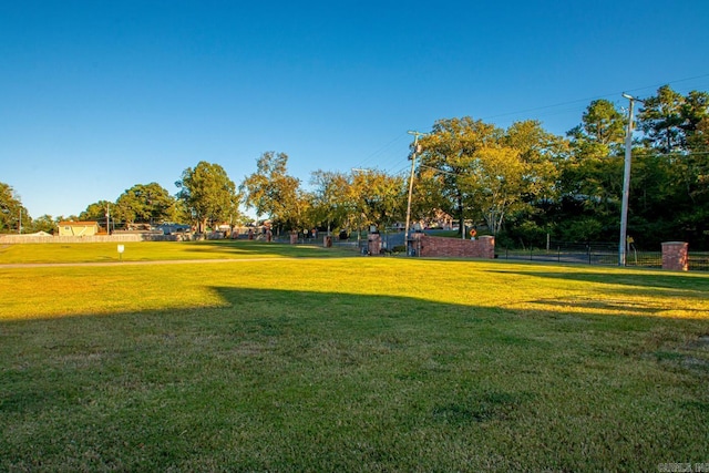 view of home's community featuring a yard