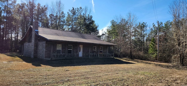 view of front of home with a porch and a front lawn