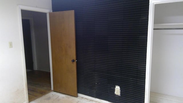 unfurnished bedroom featuring a closet