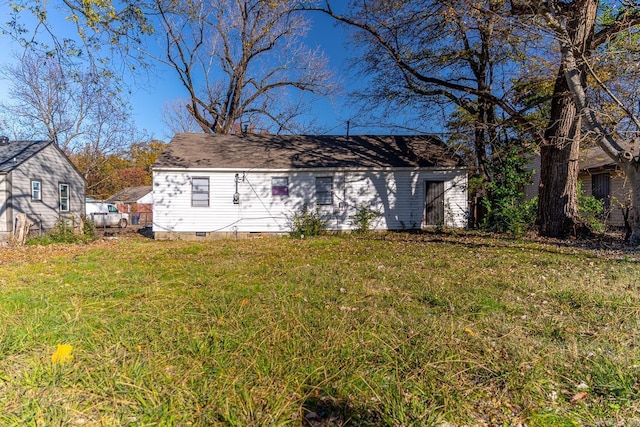 view of front of home with a front yard