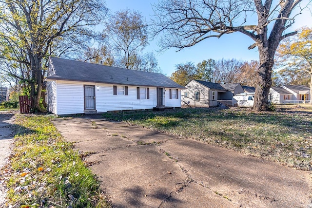 ranch-style house with a front lawn