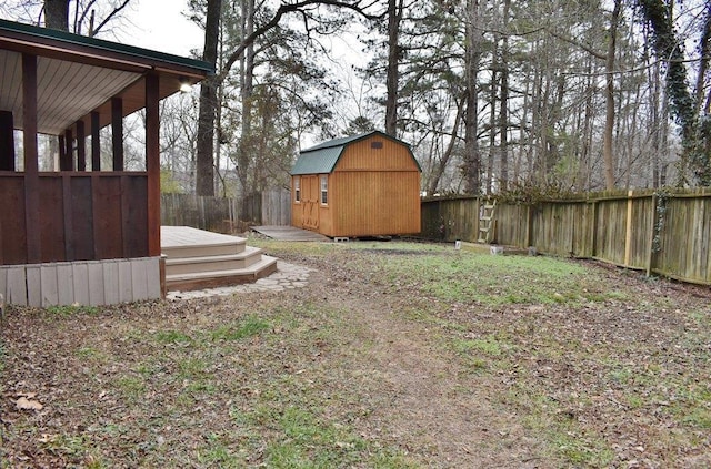 view of yard with a shed