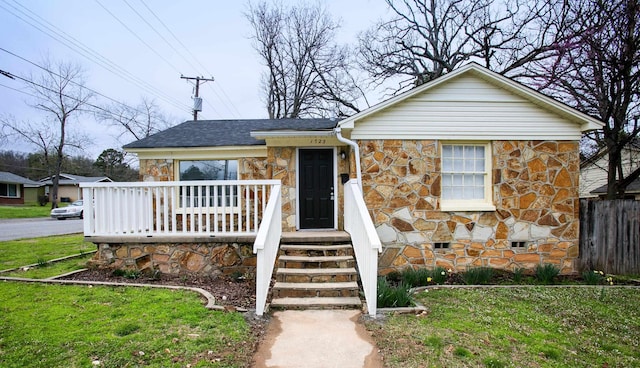 view of front of property with a front yard