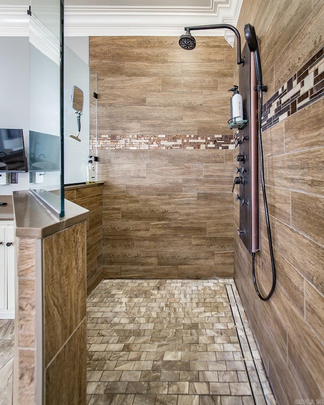 bathroom featuring crown molding and tiled shower