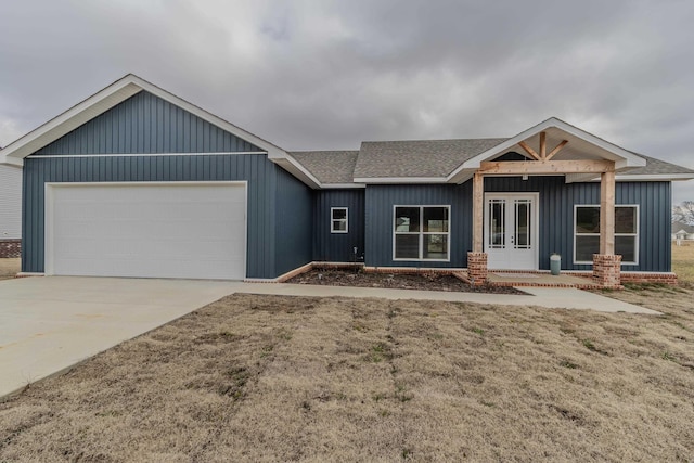 view of front facade with a garage and a front yard